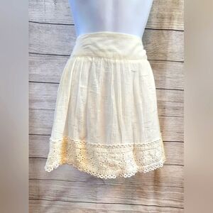 Off white Forever 21 embroidered skirt, M